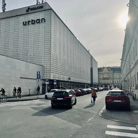 Kasarenske Namestie *